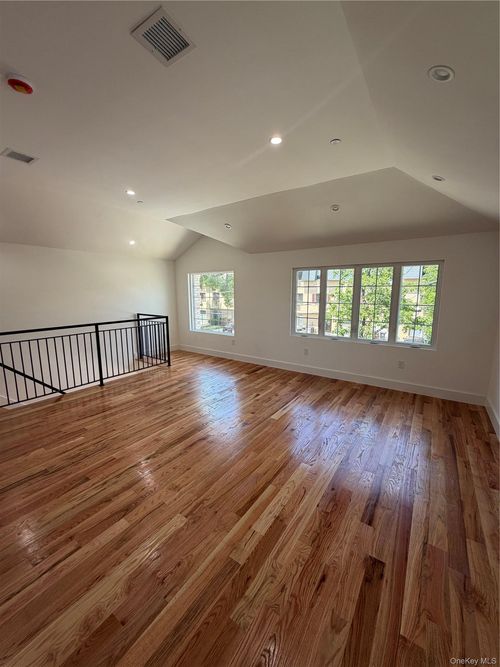 2-342 E 234th St, Bronx, NY, 10470-2206 | Card Image