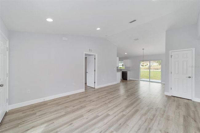 13316 Sw 105 Th Pl, House other with 3 bedrooms, 2 bathrooms and null parking in Dunnellon FL | Image 8