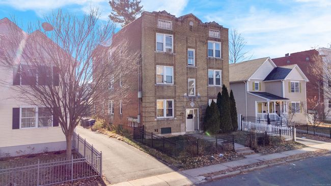 45-47 School St, Home with 12 bedrooms, 6 bathrooms and 6 parking in Hartford CT | Image 27