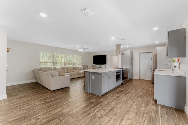 9819 Allen Rd, House other with 3 bedrooms, 2 bathrooms and null parking in Lithia FL | Image 10