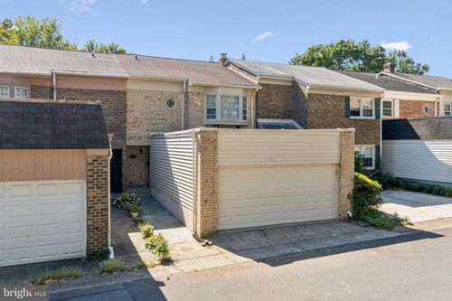 1108 Moorefield Creek Rd Sw, VIENNA, VA, 22180-6245 | Card Image