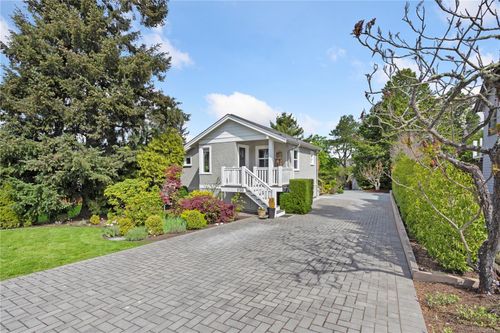 130 Hampton Rd, Saanich, BC, V8Z1G7 | Card Image
