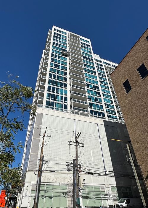 812-757 Orleans St, Chicago, IL, 60654-3519 | Card Image