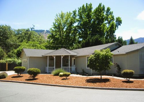 1721 Brookhurst Way, Grants Pass, OR, 97527-4996 | Card Image