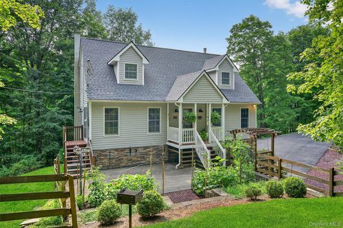 111 Felter Hill Rd, Monroe, NY, 10950-4762 | Card Image