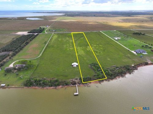 7 Shoreline Dr, Port Lavaca, TX, 77979-5312 | Card Image