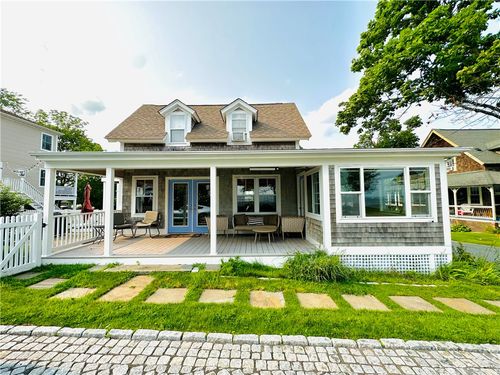 7 15th Ave, Warwick, RI, 02886-8418 | Card Image