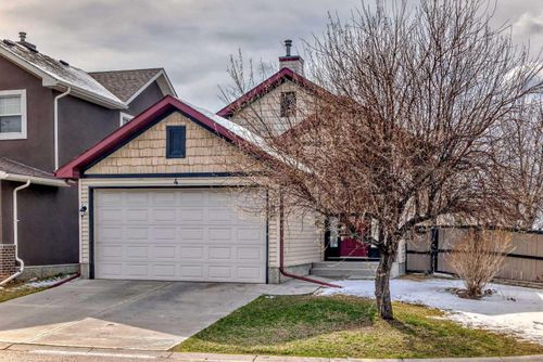 4 Martha's Meadow Place Ne, Home with 4 bedrooms, 2 bathrooms and 2 parking in Calgary AB | Card Image
