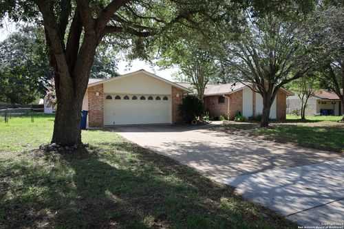520 High Meadow Dr, Pleasanton, TX, 78064-3307 | Card Image