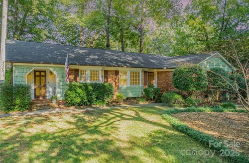 5811 Doncaster Dr, Charlotte, NC, 28211-4235 | Card Image