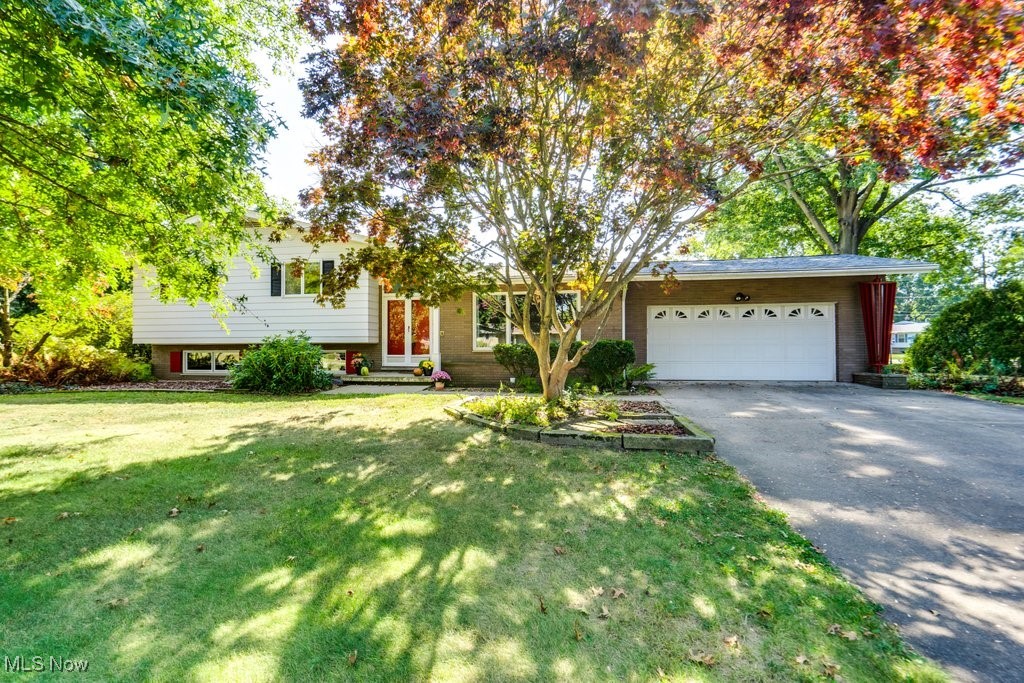 Sherbrook Dr, Uniontown, OH 44685