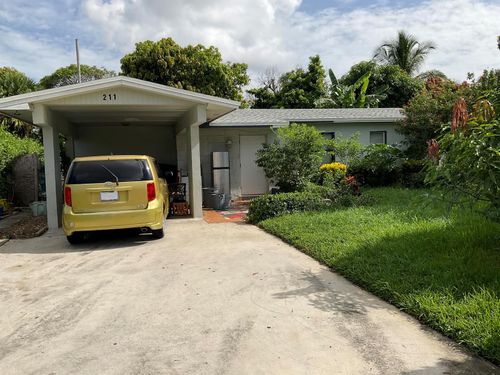 211 Ne 27th Ave, Boynton Beach, FL, 33435-1812 | Card Image