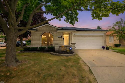 15151 La Grande Plz, Warren, MI, 48088-3962 | Card Image