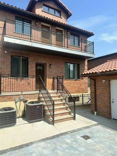 4020 217th St, Bayside, NY, 11361-2328 | Card Image