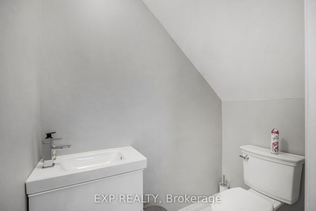 15 Centre St S, Home with 1 bedrooms, 1 bathrooms and 8 parking in Brampton ON | Image 15