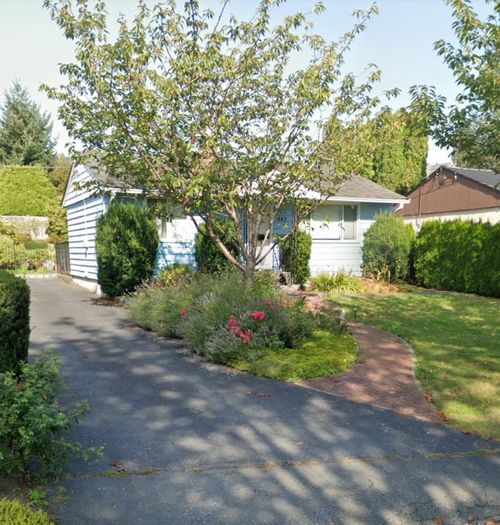 442 E 16th St, North Vancouver, BC, V7L | Card Image