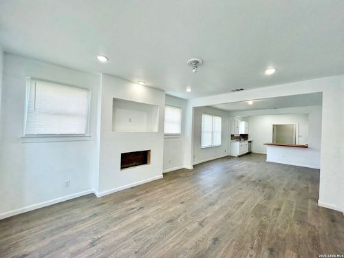 2623 W Houston St, San Antonio, TX, 78207-3728 | Card Image