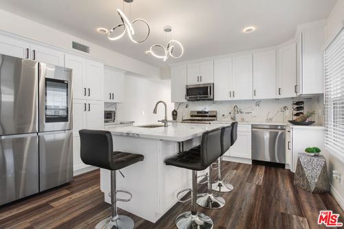 5542 Harold Way, Los Angeles, CA, 90027-5135 | Card Image