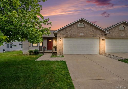 4284 Chapel Ln, Swartz Creek, MI, 48473-1702 | Card Image