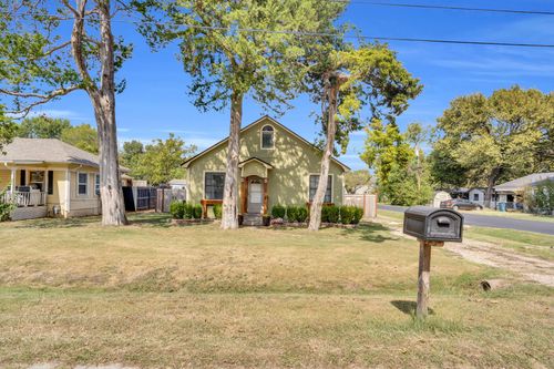 113 E Criddle St, Waxahachie, TX, 75165-2620 | Card Image