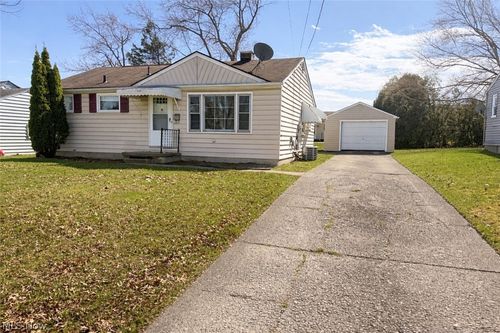 2471 Chaney Cir, Youngstown, OH, 44509-2217 | Card Image