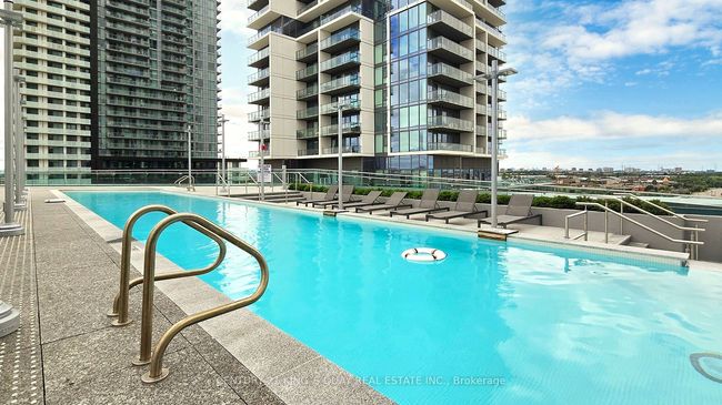 1602 - 7890 Jane St, Condo with 2 bedrooms, 2 bathrooms and 1 parking in Concord ON | Image 32