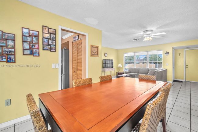 700 Nw 88 Th Ter, House other with 3 bedrooms, 2 bathrooms and null parking in Pembroke Pines FL | Image 17