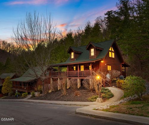 3147 Smoky Ridge Way, Pigeon Forge, TN, 37862-7455 | Card Image