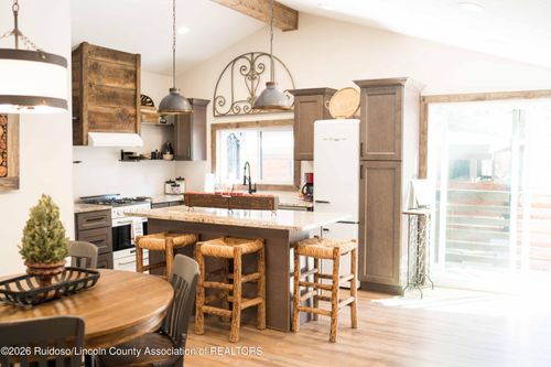604 Main Rd, Ruidoso, NM, 88345-7632 | Card Image