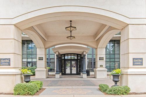 205-500 E Grant Street, Minneapolis, MN, 55404 | Card Image