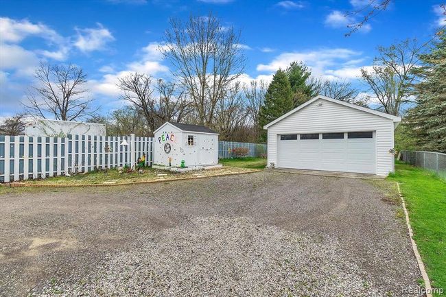 Detached two stall garage | Image 24