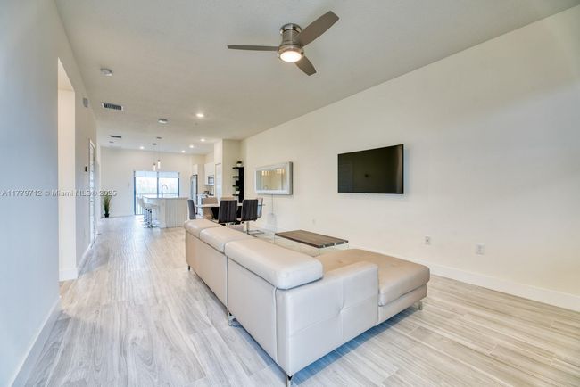 APT-23 - 7831 Nw 104 Th Ave, Condo with 2 bedrooms, 3 bathrooms and null parking in Doral FL | Image 5