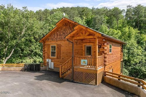 2182 Bear Haven Way, Sevierville, TN, 37862 | Card Image