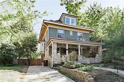 3829 Walnut St, Kansas City, MO, 64111-1517 | Card Image