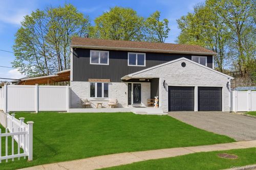 3 Rustic Ct, Plainview, NY, 11803-6237 | Card Image