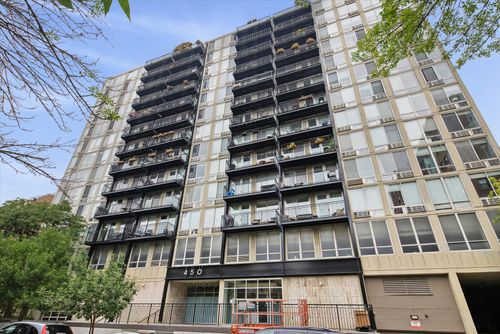 8n-450 W Briar Pl, Chicago, IL, 60657-4743 | Card Image