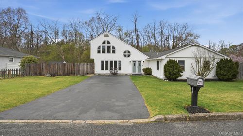 31 13th Street, Islip, NY, 11741 | Card Image