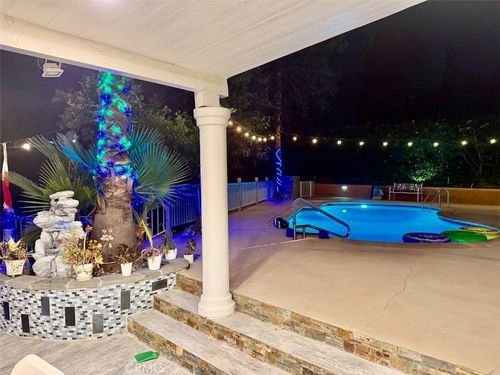 20520 Rhoda St, Woodland Hills, CA, 91367-5321 | Card Image