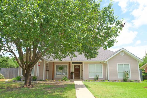 732 N Elm St, Muenster, TX, 76252-2224 | Card Image