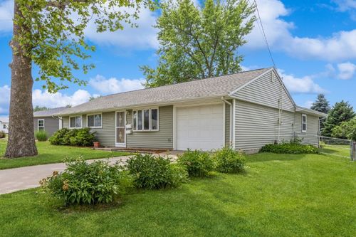 5660 Briarwood St Sw, Cedar Rapids, IA, 52404-5302 | Card Image
