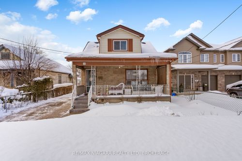 11 Cleveland St, Thorold, ON, L2V3K3 | Card Image