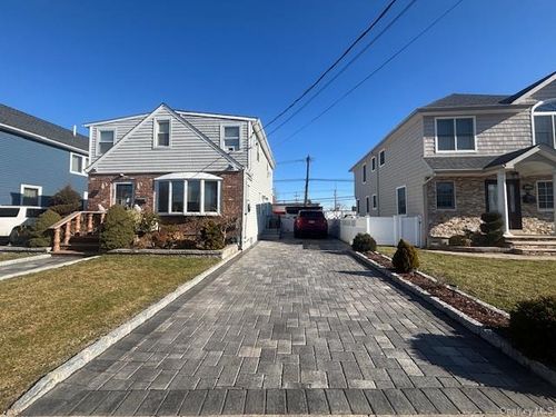 382 Pennsylvania Ave, Mineola, NY, 11501-1838 | Card Image