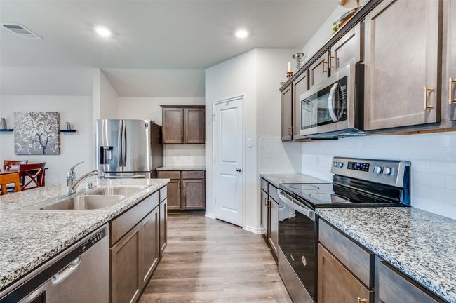 6109 Ballenger Rd, House other with 4 bedrooms, 2 bathrooms and null parking in Aubrey TX | Image 9