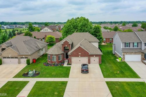 49061 Mustang Dr, Macomb, MI, 48042-4710 | Card Image