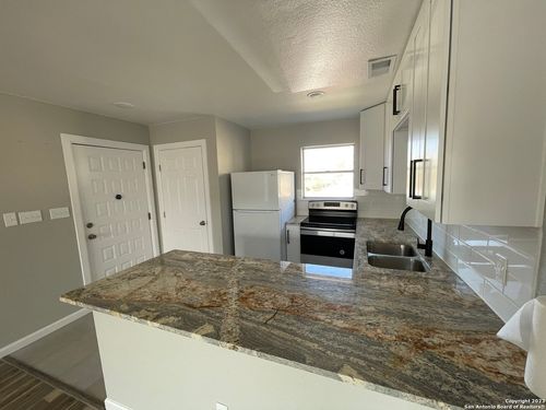 apt-z-911 Vance Jackson Rd, San Antonio, TX, 78201-2732 | Card Image