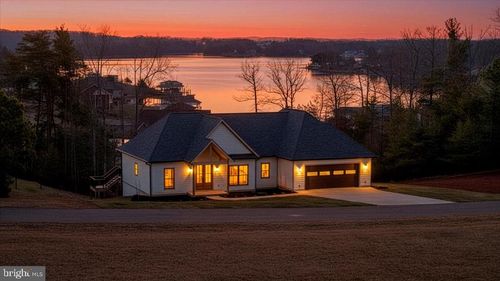 639 Compass Cove Cir, Moneta, VA, 24121-3599 | Card Image