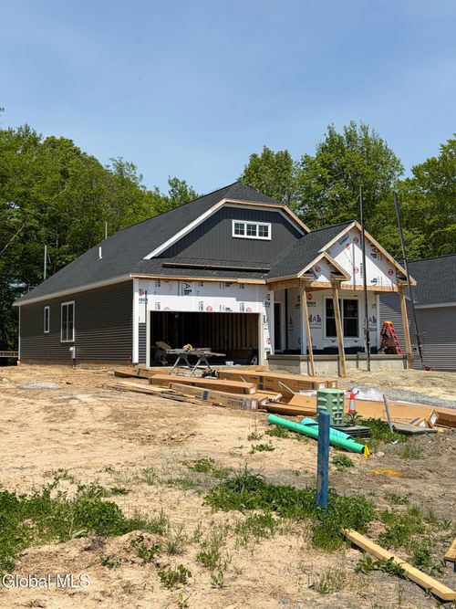 42 Clover Leaf Dr, Halfmoon, NY, 12065-4680 | Card Image
