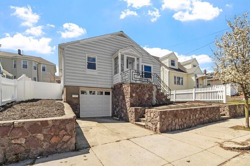 368 Park Ave, Revere, MA, 02151-5237 | Card Image