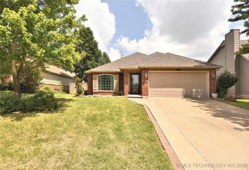 1920 W Broadway St, Broken Arrow, OK, 74012-8327 | Card Image