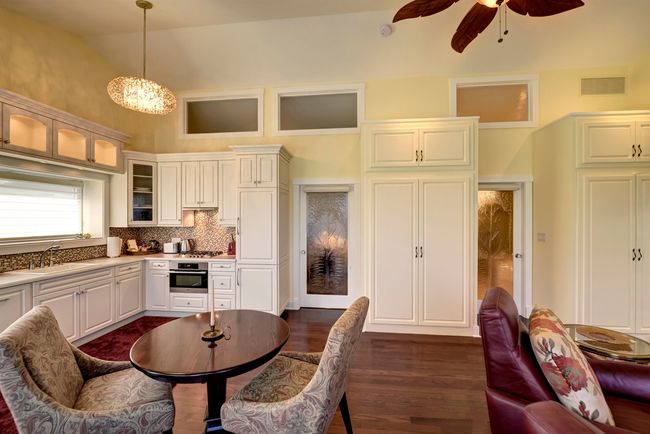 Kitchen/dining in secondary suite | Image 22